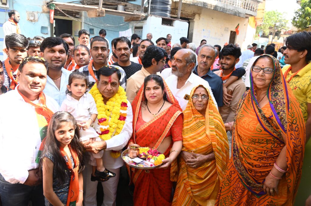 भाजपा प्रत्याशी देवड़ा को मिल रहा है भारी जन समर्थन अनेक गांवों में किया तूफानी जनसंपर्क