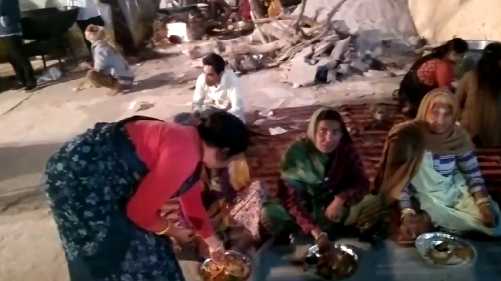 पद्मावती महिला मण्डल ध्दारा 11 वा अन्नकूट आयोजन सम्पन्न पद्मावती महिला मण्डल ध्दारा 11 वा अन्नकूट आयोजन सम्पन्न