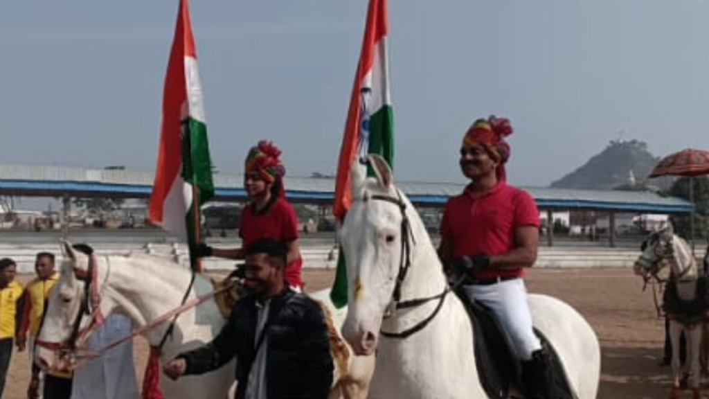 विश्व प्रसिद्ध पुष्कर मेले का प्रशासनिक स्तर पर ध्वजारोहण व रंगारंग कार्यक्रमों के साथ हुआ शुभारंभ विश्व प्रसिद्ध पुष्कर मेले का प्रशासनिक स्तर पर ध्वजारोहण व रंगारंग कार्यक्रमों के साथ हुआ शुभारंभ