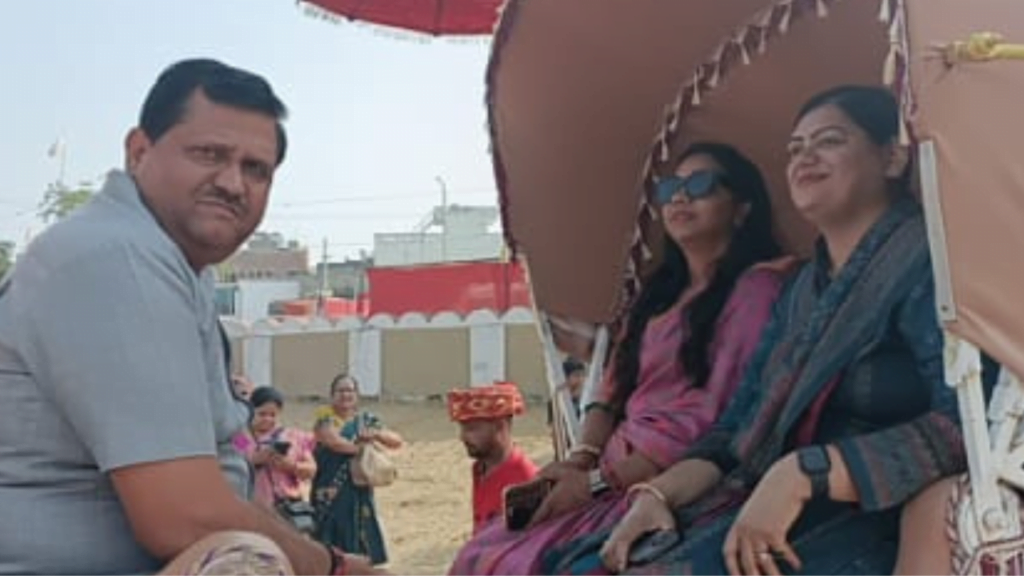 विश्व प्रसिद्ध पुष्कर मेले का प्रशासनिक स्तर पर ध्वजारोहण व रंगारंग कार्यक्रमों के साथ हुआ शुभारंभ विश्व प्रसिद्ध पुष्कर मेले का प्रशासनिक स्तर पर ध्वजारोहण व रंगारंग कार्यक्रमों के साथ हुआ शुभारंभ