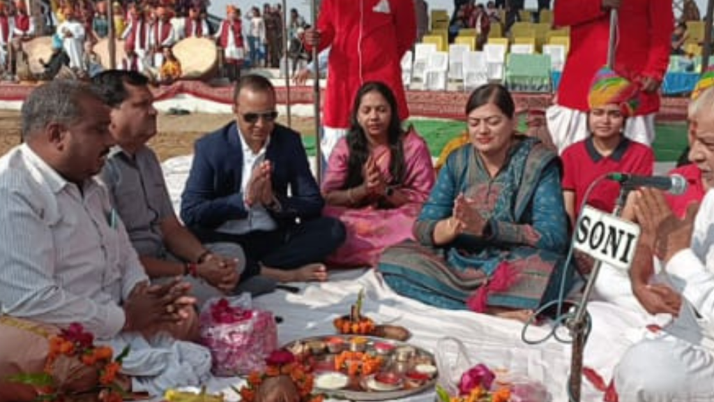 विश्व प्रसिद्ध पुष्कर मेले का प्रशासनिक स्तर पर ध्वजारोहण व रंगारंग कार्यक्रमों के साथ हुआ शुभारंभ विश्व प्रसिद्ध पुष्कर मेले का प्रशासनिक स्तर पर ध्वजारोहण व रंगारंग कार्यक्रमों के साथ हुआ शुभारंभ