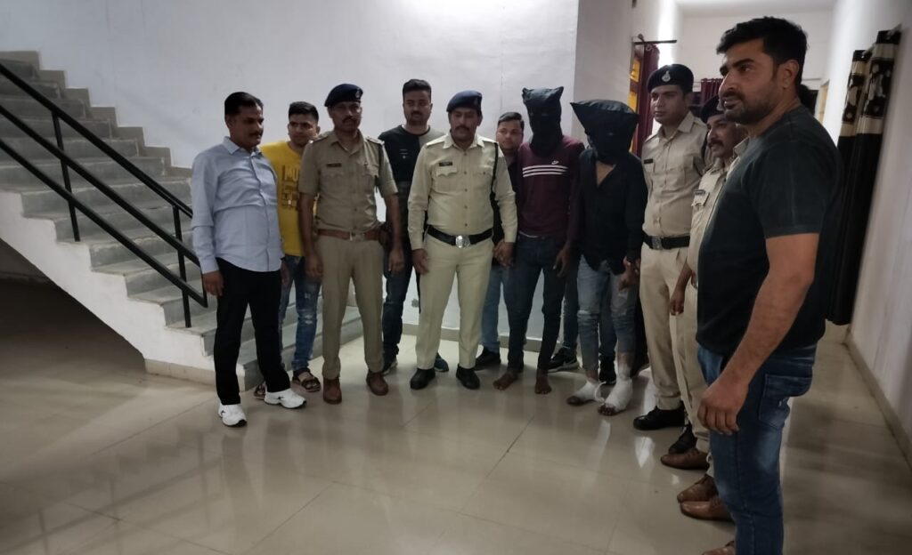 थाना पिपलिया मण्डी की कृषि उपज मंडी के बाहर दिन दहाड़े घटित 38 लाख की सनसनीखेज लूट का 24 घंटे के भीतर किया पर्दाफाश