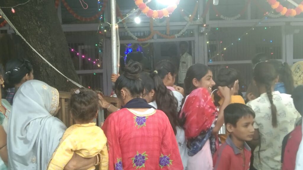 ग्राम मोड़ी चारभुजा मन्दिर पर हुआ अन्नकूट प्रसादी का आयोजन