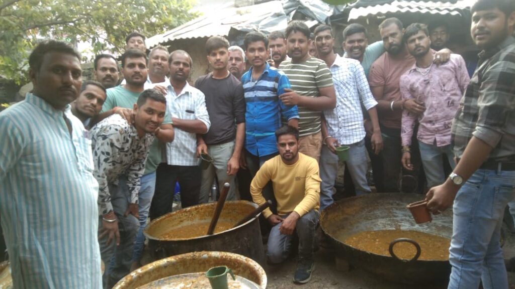 ग्राम मोड़ी चारभुजा मन्दिर पर हुआ अन्नकूट प्रसादी का आयोजन