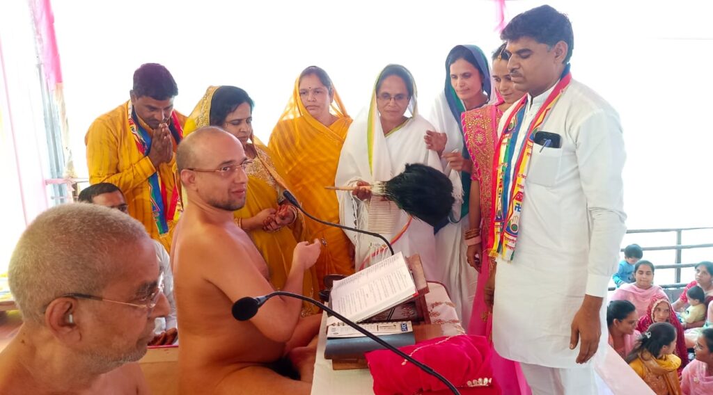 भव्य पिच्छीका परिवर्तन समारोह संपन्न भव्य पिच्छीका परिवर्तन समारोह संपन्न