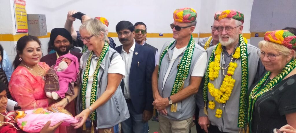 मां ही दुनिया में एकमात्र इंसान है जो बेटियों की चिंता व डर खुशियों में बदल सकती है, एडवोकेट मीनू लालवानी मां ही दुनिया में एकमात्र इंसान है जो बेटियों की चिंता व डर खुशियों में बदल सकती है, एडवोकेट मीनू लालवानी