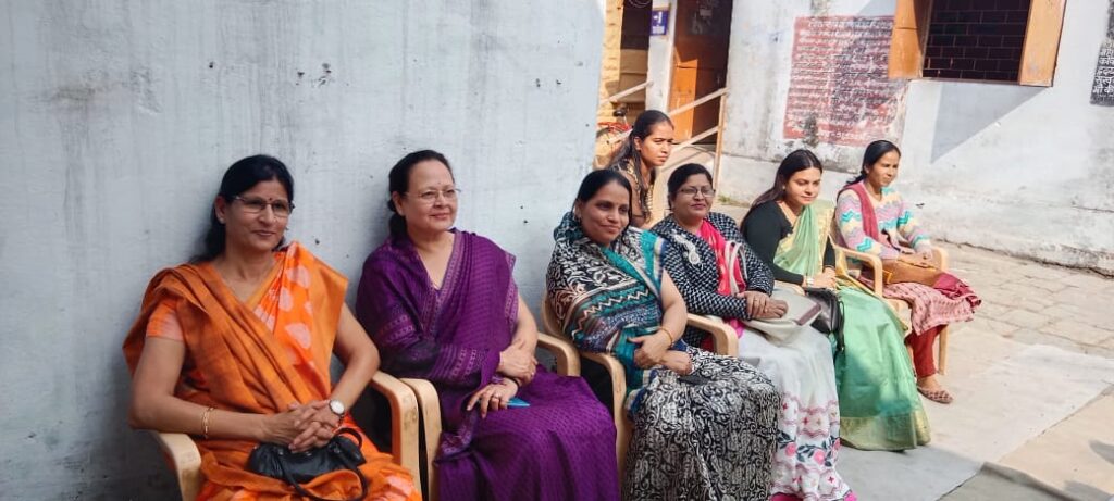 शहर के उपनगर नीमच सिटी में आज दिनांक 16 दिसंबर 2023 शनिवार का दिन स्कूली बच्चों के लिए ठंड में खुशियों की सौगात लेकर आया शहर के उपनगर नीमच सिटी में आज दिनांक 16 दिसंबर 2023 शनिवार का दिन स्कूली बच्चों के लिए ठंड में खुशियों की सौगात लेकर आया
