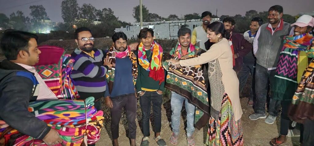 नित्यश्री एजुकेशन एवं वेलफेयर सोसाइटी द्वारा जरूरतमंदों को कंबल वितरित किए गए। नित्यश्री एजुकेशन एवं वेलफेयर सोसाइटी द्वारा जरूरतमंदों को कंबल वितरित किए गए।