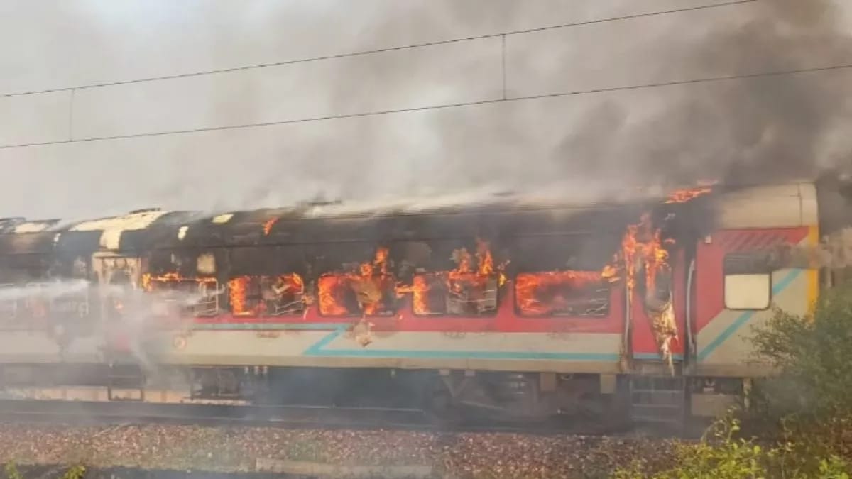 साढ़े तीन मिनट में रोकी ट्रेन, बचा लीं सैकड़ों जिंदगियां