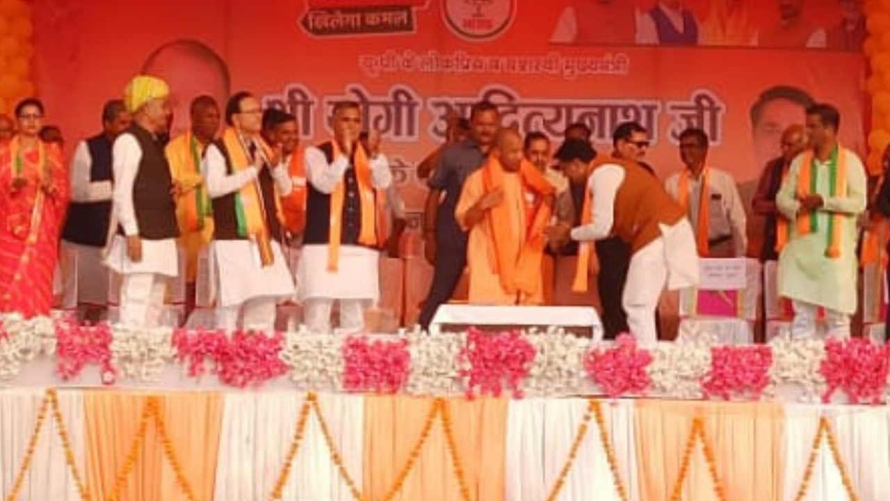यूपी के मुख्यमंत्री आदित्यनाथ योगी पुष्कर पहुंचे ब्रह्मा मंदिर के दर्शन करके विशाल जनसभा को किया संबोधित।