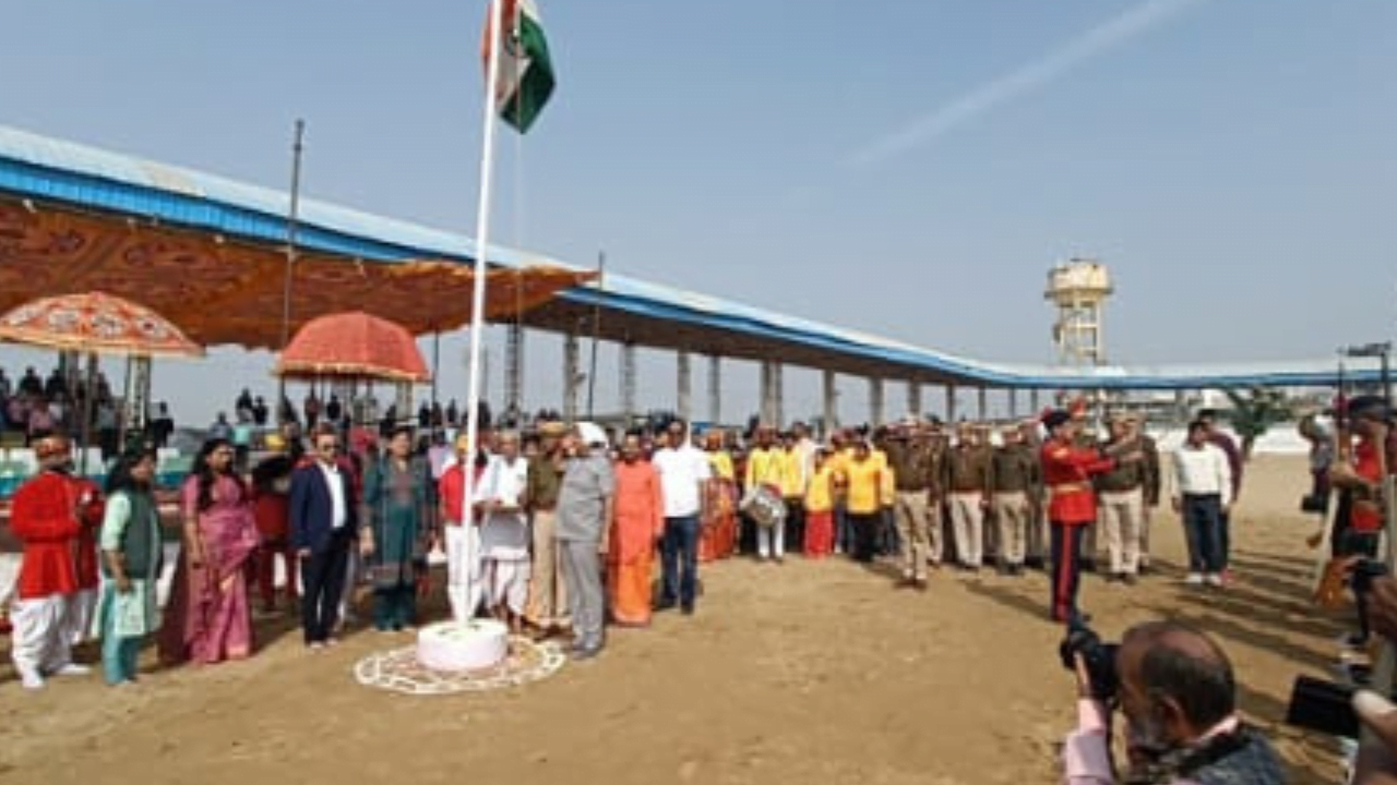 विश्व प्रसिद्ध पुष्कर मेले का प्रशासनिक स्तर पर ध्वजारोहण व रंगारंग कार्यक्रमों के साथ हुआ शुभारंभ