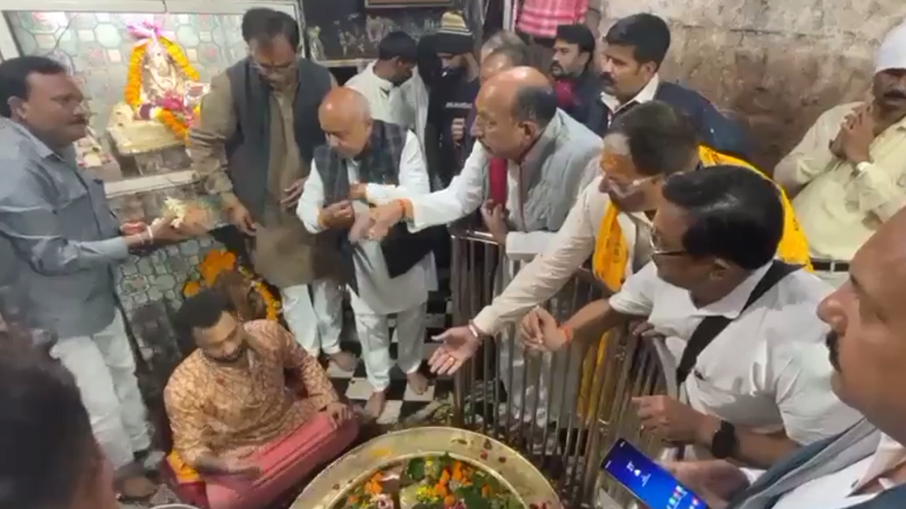 तीर्थ नगरी ओमकारेश्वर पहुंचे नेता प्रतिपक्ष और कांग्रेस नेता गोविंद सिंह शिव की नगरी में पहुंच कर लगाई जीत की अर्जी।