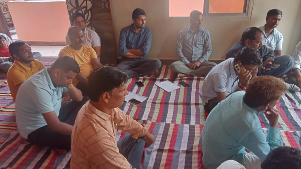 डीकेन - सभी बुथ प्रभारी की बैठक संपन्न हुई