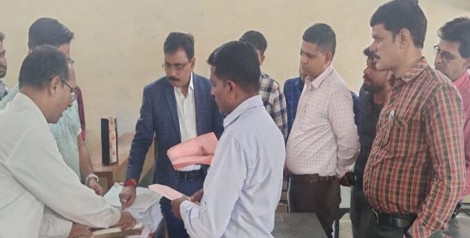 प्रेक्षक जावले ने किया मनासा में कन्ट्रोल रूम एवं सिंगल विन्डो का निरीक्षण प्रेक्षक जावले ने किया मनासा में कन्ट्रोल रूम एवं सिंगल विन्डो का निरीक्षण