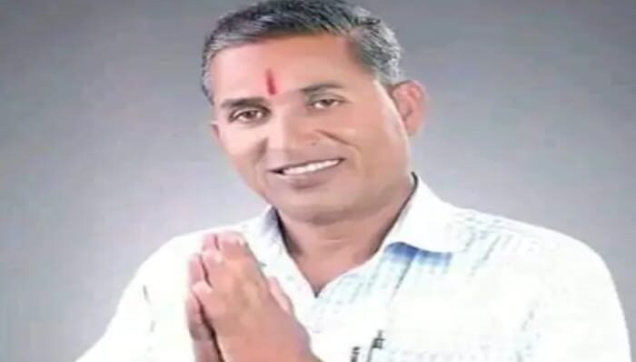 विधानसभा चुनाव के दौरान बीजेपी से टिकट न मिलने पर बगावती तेवर अपनाने वाले जिला पंचायत सदस्य को पार्टी ने बाहर का रास्ता दिखाया है