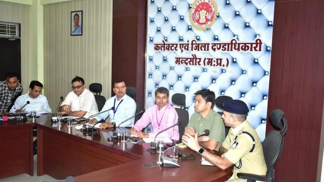 कोई भी व्यक्ति विशेष जिससे मतदान कार्य प्रभावित हो सकता है पुलिस उस पर नजर रखें कोई भी व्यक्ति विशेष जिससे मतदान कार्य प्रभावित हो सकता है पुलिस उस पर नजर रखें
