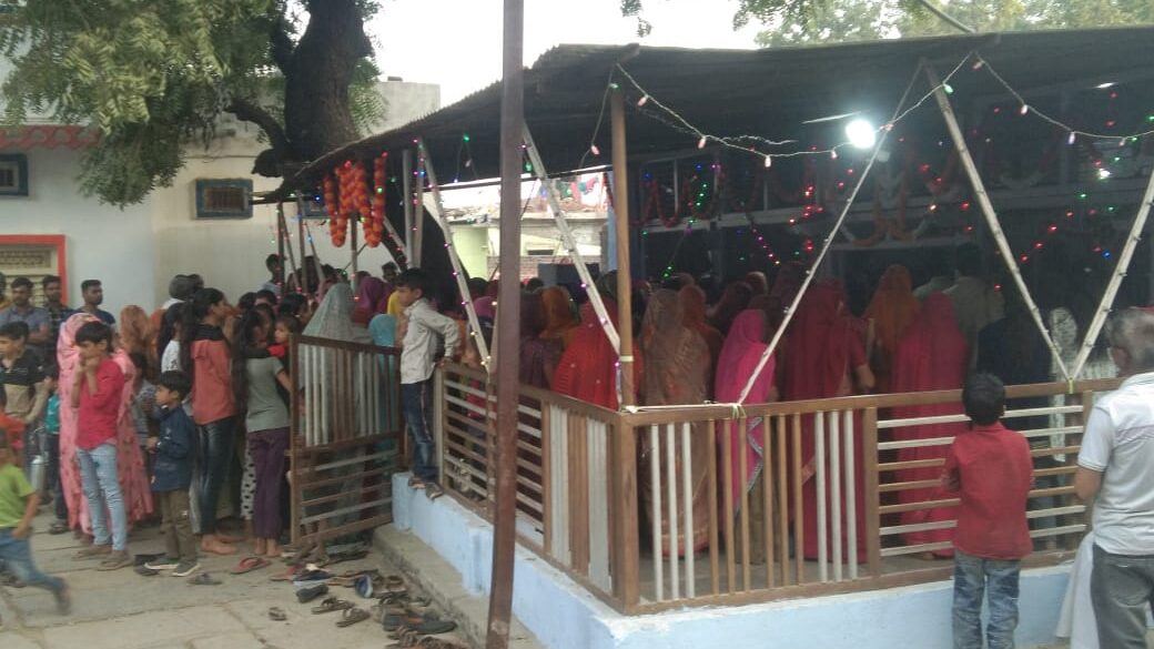 ग्राम मोड़ी चारभुजा मन्दिर पर हुआ अन्नकूट प्रसादी का आयोजन