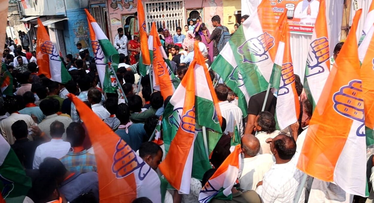चुनाव प्रचार के अंतिम दिन समंदर पटेल का जावद में ऐतिहासिक जनसंपर्क फूल मालाये पहनाकर जनता ने किया भव्य स्वागत