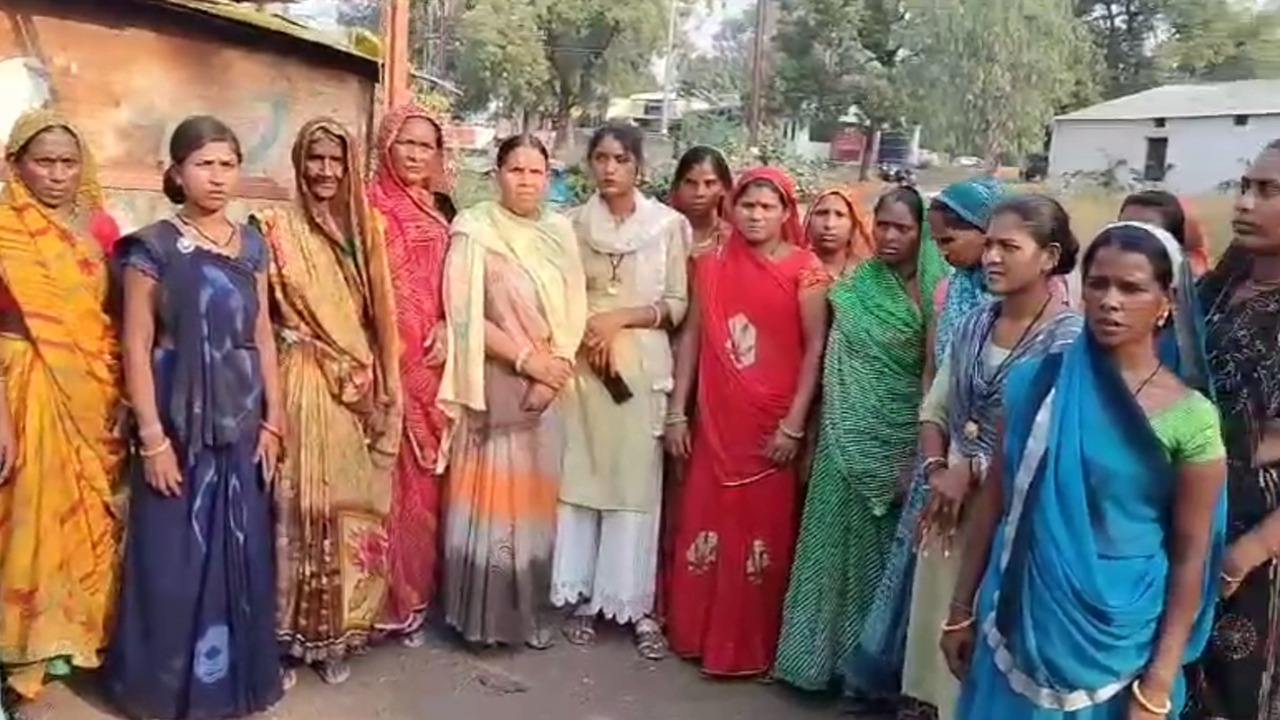 प्रशासन द्वारा मेले के दौरान बिना सुचना के अतिक्रमण तोड़ कर समान फेंकने का मामला गरमाया