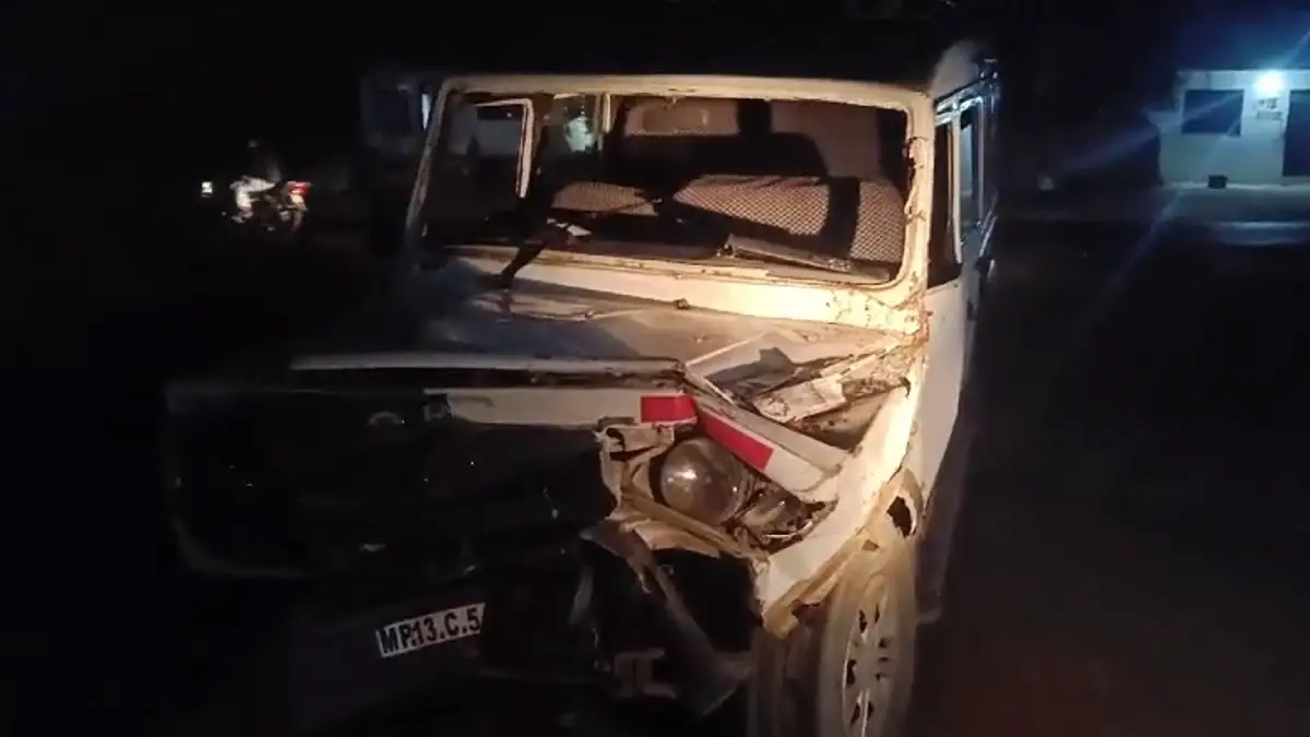 ओंकारेश्वर दर्शन कर लोट रहे एक ही परिवार के एक दर्जन से अधिक सदस्यों की गाड़ी अनियंत्रित होकर ट्रक मे घुस गईं