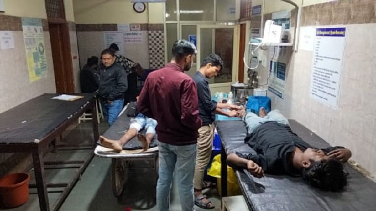 मोटरसाइकिल और पिकअप के बीच हुई भीषण सड़क दुर्घटना
