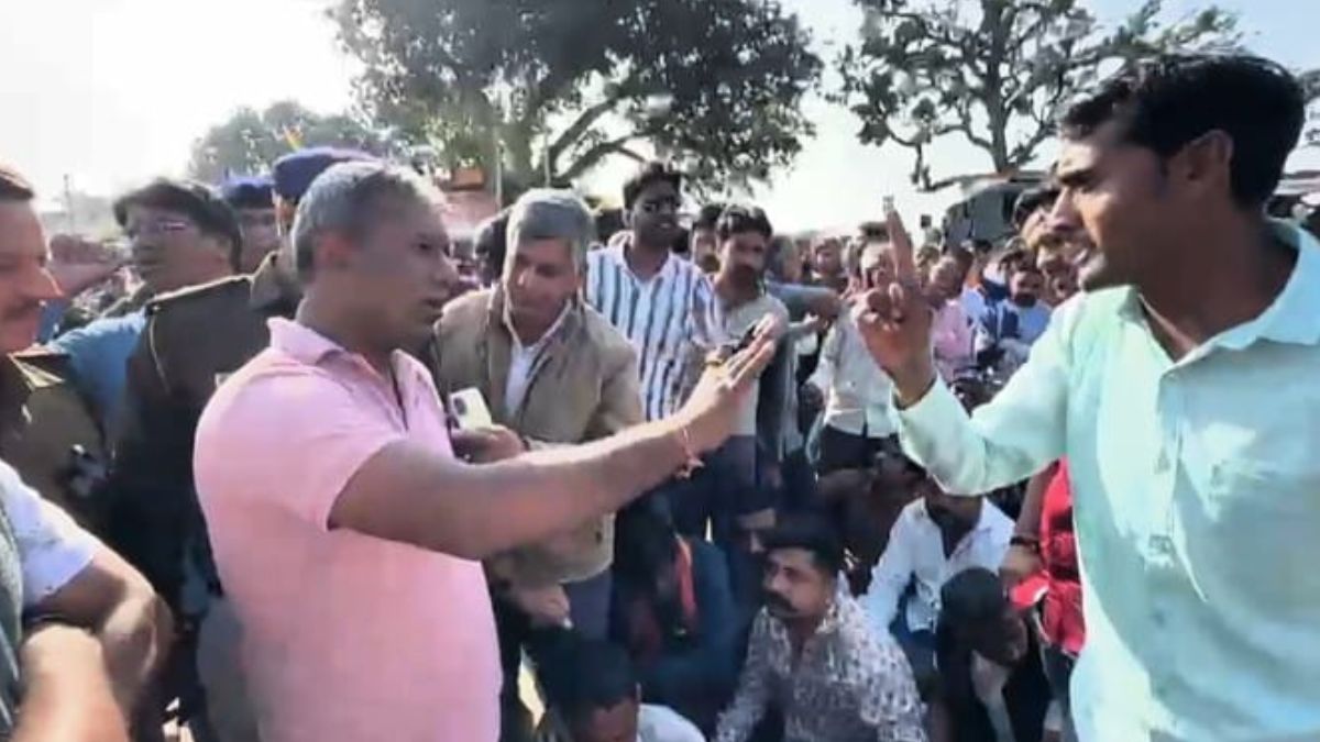 दुर्घटना के बाद हॉस्पिटल कि लापरवाही और बदइंतजामी को लेकर जीरनवासियों ने किया चक्काजाम