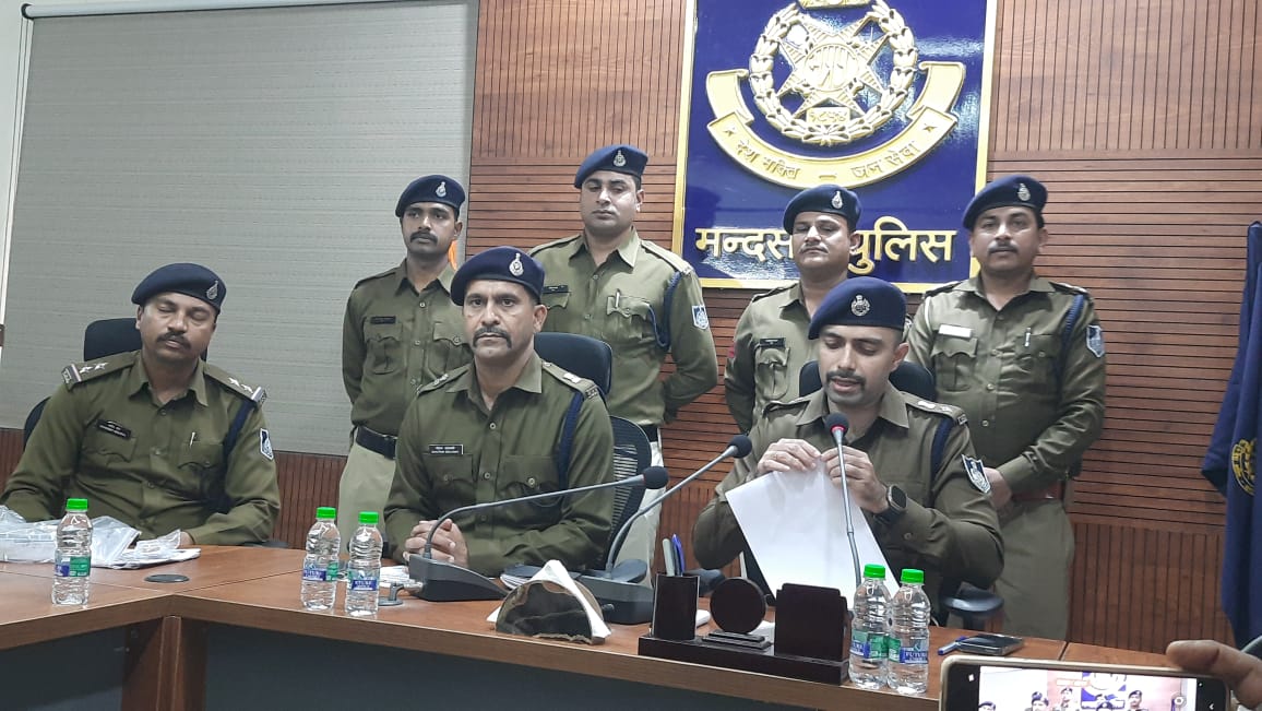 करणी सेना के ज्ञापन के दौरान ड्यूटी कर रहे एएसआई पर पीछे से हमला