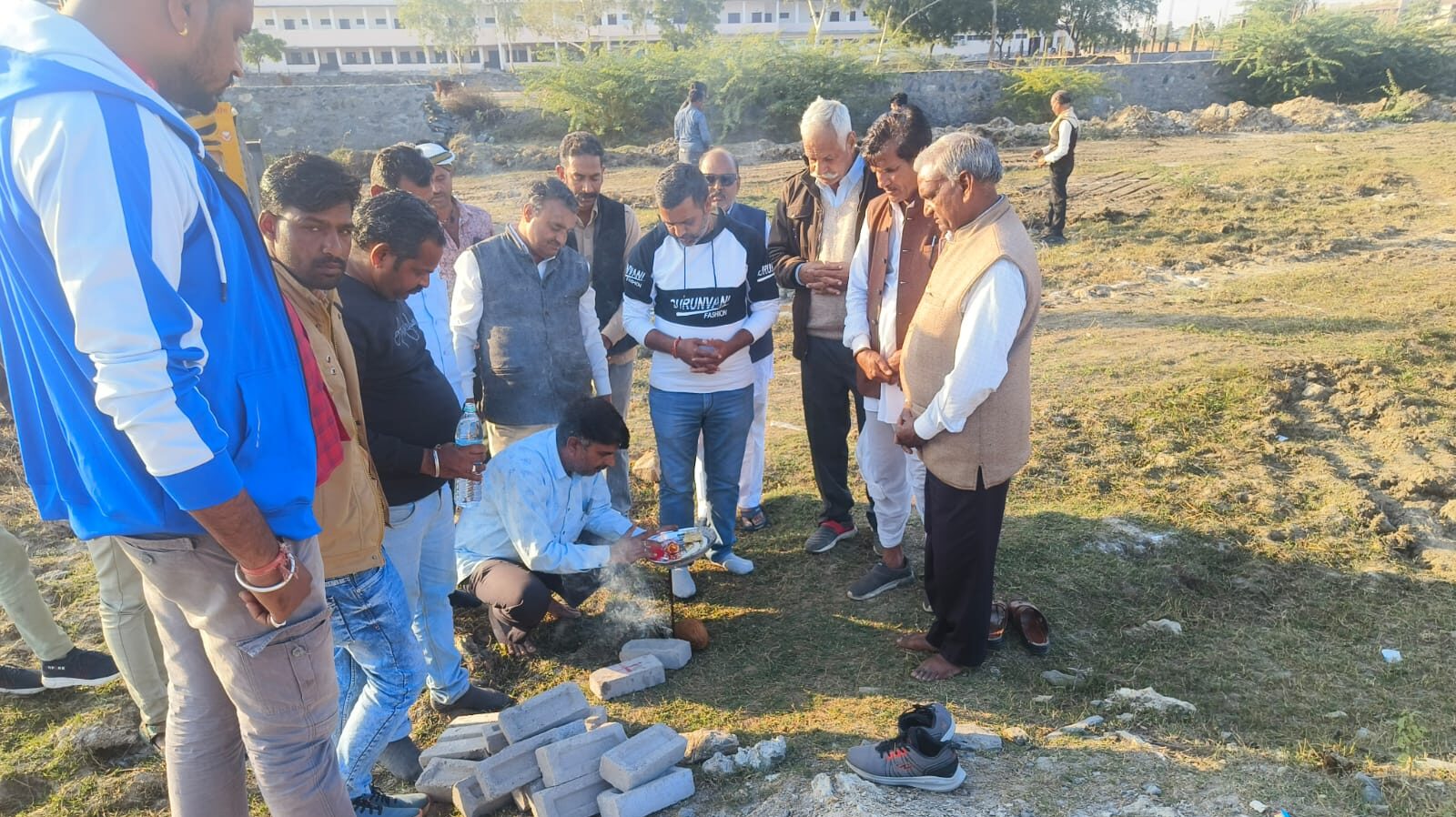 आवासो का निर्माण कार्य को लेकर हुआ मुहूर्त