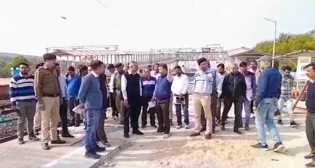 आवासो का निर्माण कार्य को लेकर हुआ मुहूर्त