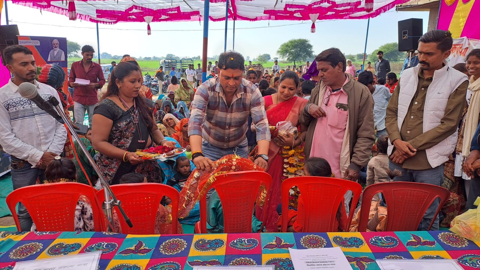 मोहनपुर में पहुंची विकसित भारत यात्रा, वक्ताओं ने वंचित पात्रों को योजनाओं से जोड़ने के लिए जागरूक किया