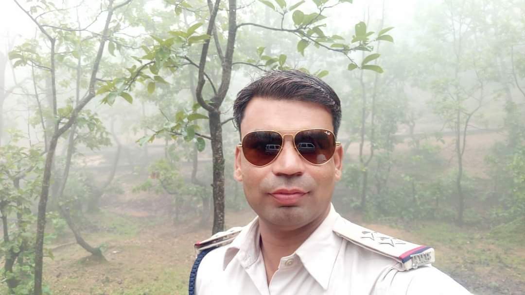 अज्ञात घायल को अपने वाहन से अस्पताल पहुचाकर भेसोदा मंडी चौकी प्रभारी कपिल सौराष्ट्रीयन ने किया सच्ची जनसेवा का कार्य
