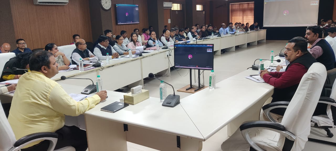 मुख्यमंत्री के 01 जनवरी को प्रस्तावित कार्यक्रम को लेकर कलेक्टर कर्मवीर शर्मा ने की बैठक