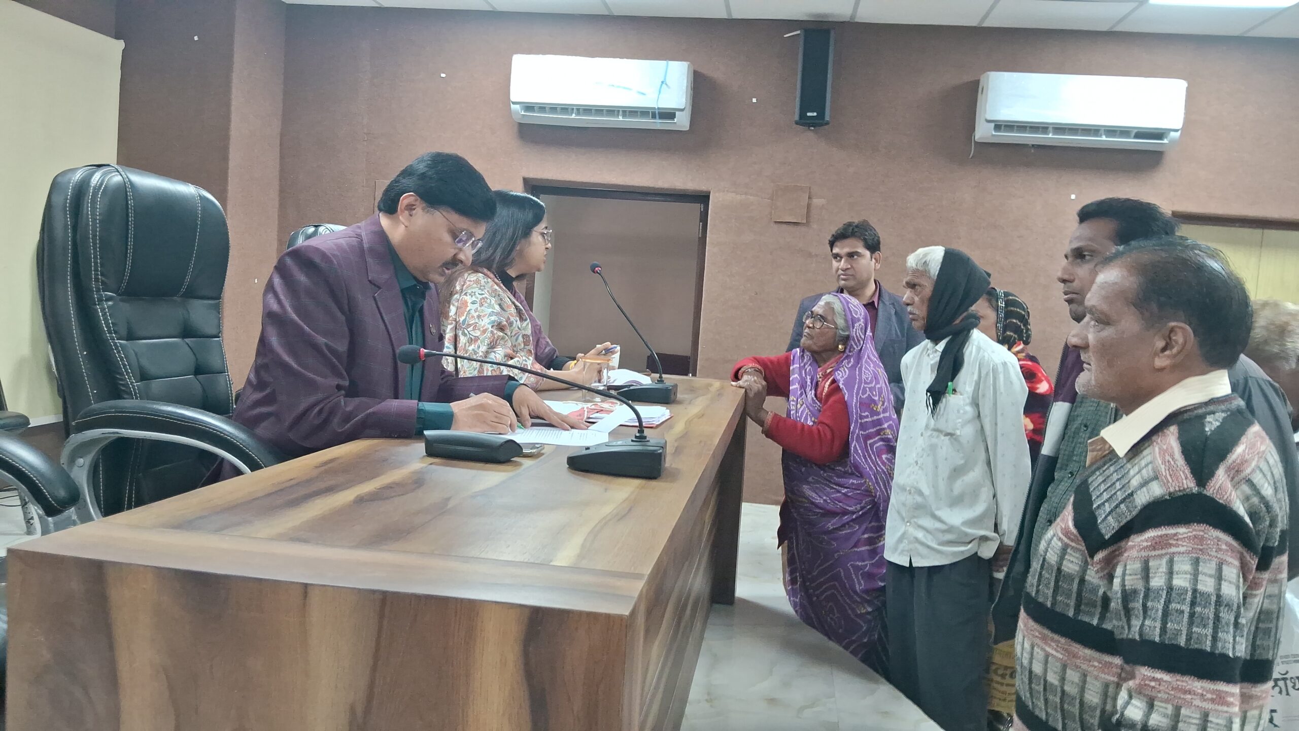 कलेक्‍टर एवं एडीएम ने की जनसुनवाई- 48 लोगों की सुनी समस्‍याएं