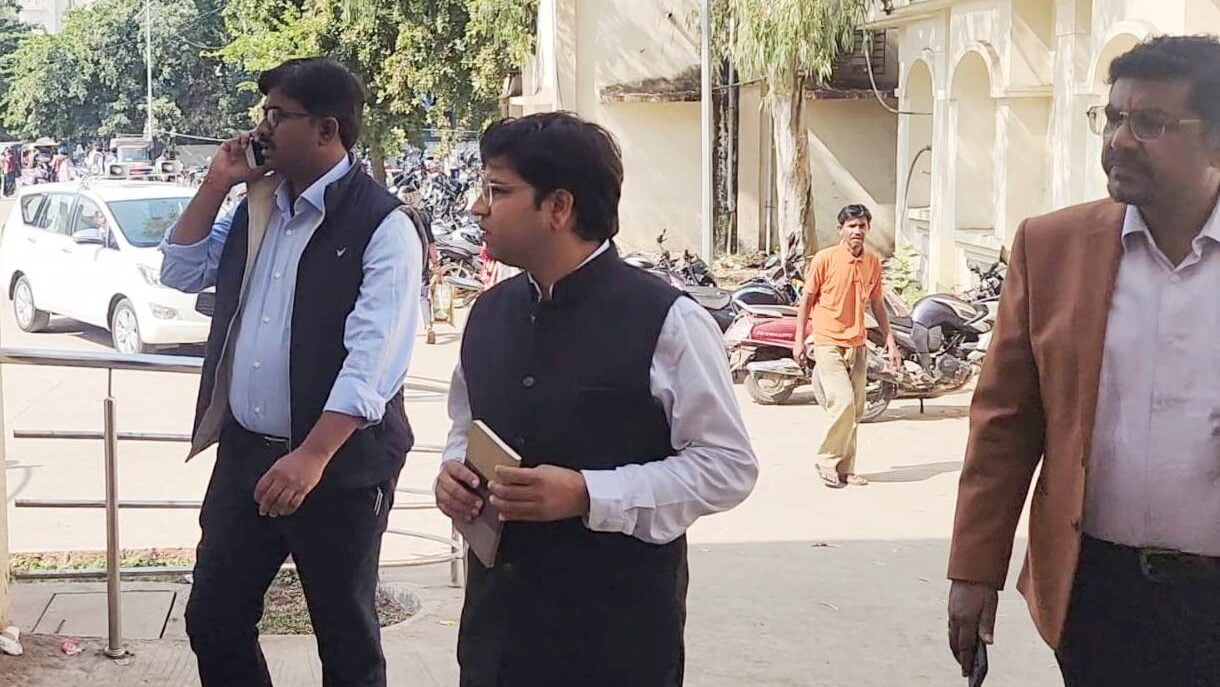 कलेक्टर श्री सिंह ने जिला अस्पताल के निर्माण कार्यो का किया निरीक्षण