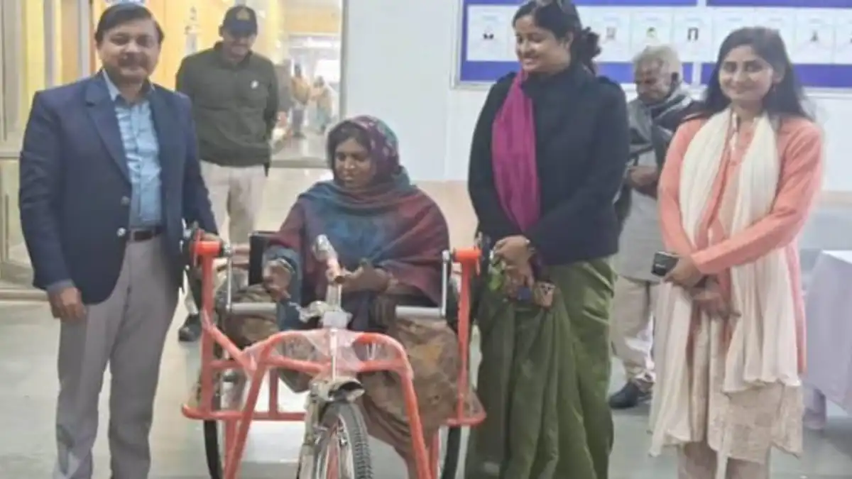 कलेक्‍टर दिनेश जैन एवं एडीएम नेहा मीना एवं सीईओ गुरूप्रसाद ने जनसुनवाई की