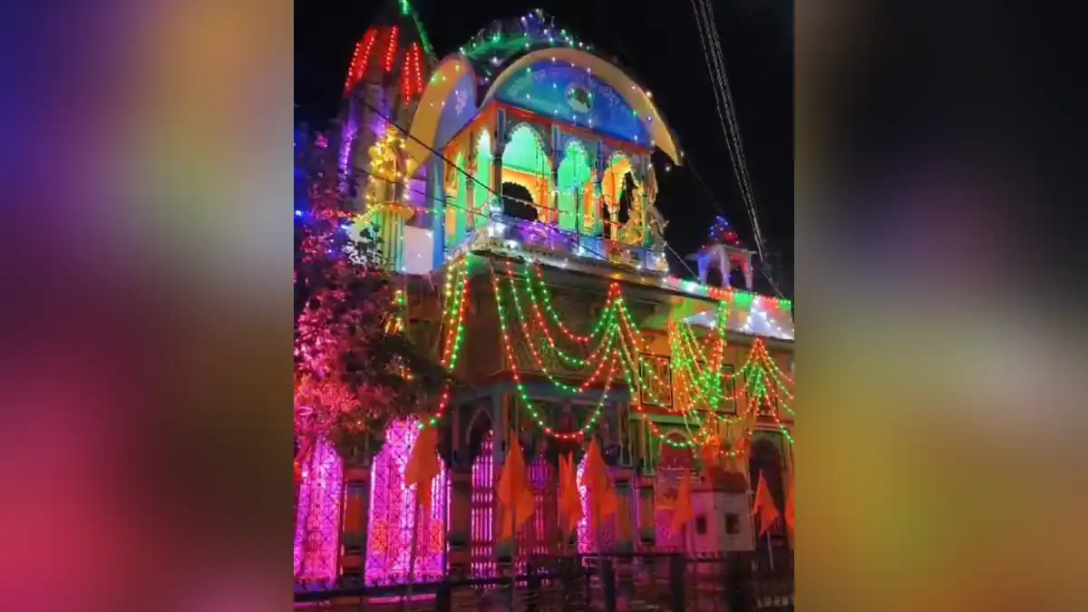 अयोध्या मे भगवान श्रीराम के भव्य मंदिर लोकार्पण की खुशी को लेकर सिंगोली नगर में वार्ड क्रमांक 13 दुल्हन की तरह सजाया