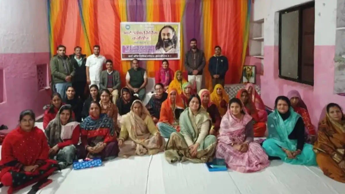 सुवासरा में आर्ट ऑफ लिविंग कर्मयोगा द्वारा महिला हैप्पीनेस प्रोग्राम और बच्चों के लिए मेधा योग शिविर संपन्न