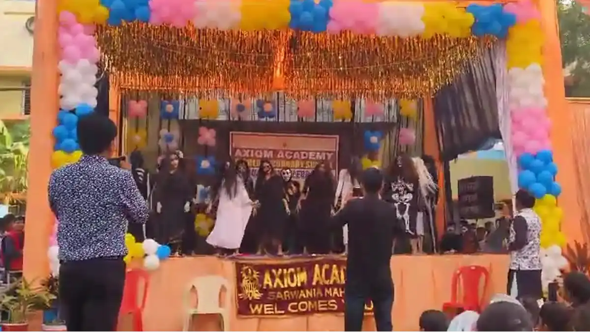 सरवानिया महाराज एक्जिअम एकेडमी हाई स्कूल का 14वा वार्षिक उत्सव बड़े हर्षोल्लास के साथ हुआ संपन्न