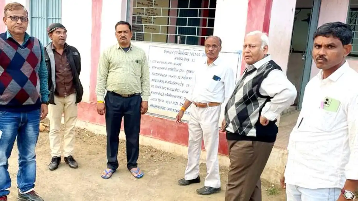 प्रेक्षक श्री व्यास ने किया मतदान केन्द्रों का निरीक्षण