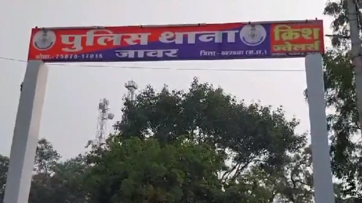 जावर थाना क्षेत्र के एक गांव में सगाई की दावत में बन रहा था गोवंश मांस।