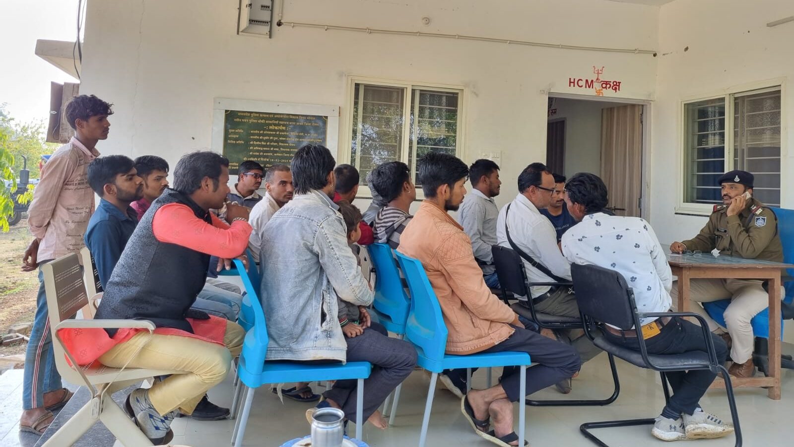 नव वर्ष पर आयोजित होने वाले कार्यक्रमों को लेकर सरवानिया महाराज पुलिस चौकी पर डीजे व होटल संचालकों की बैठक हुई सम्पन्न