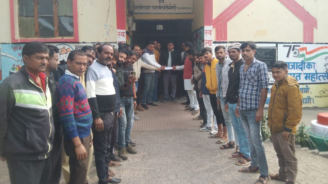 सिंगोली ट्रक एसोशिएशन द्वारा ज्ञापन दिया गया