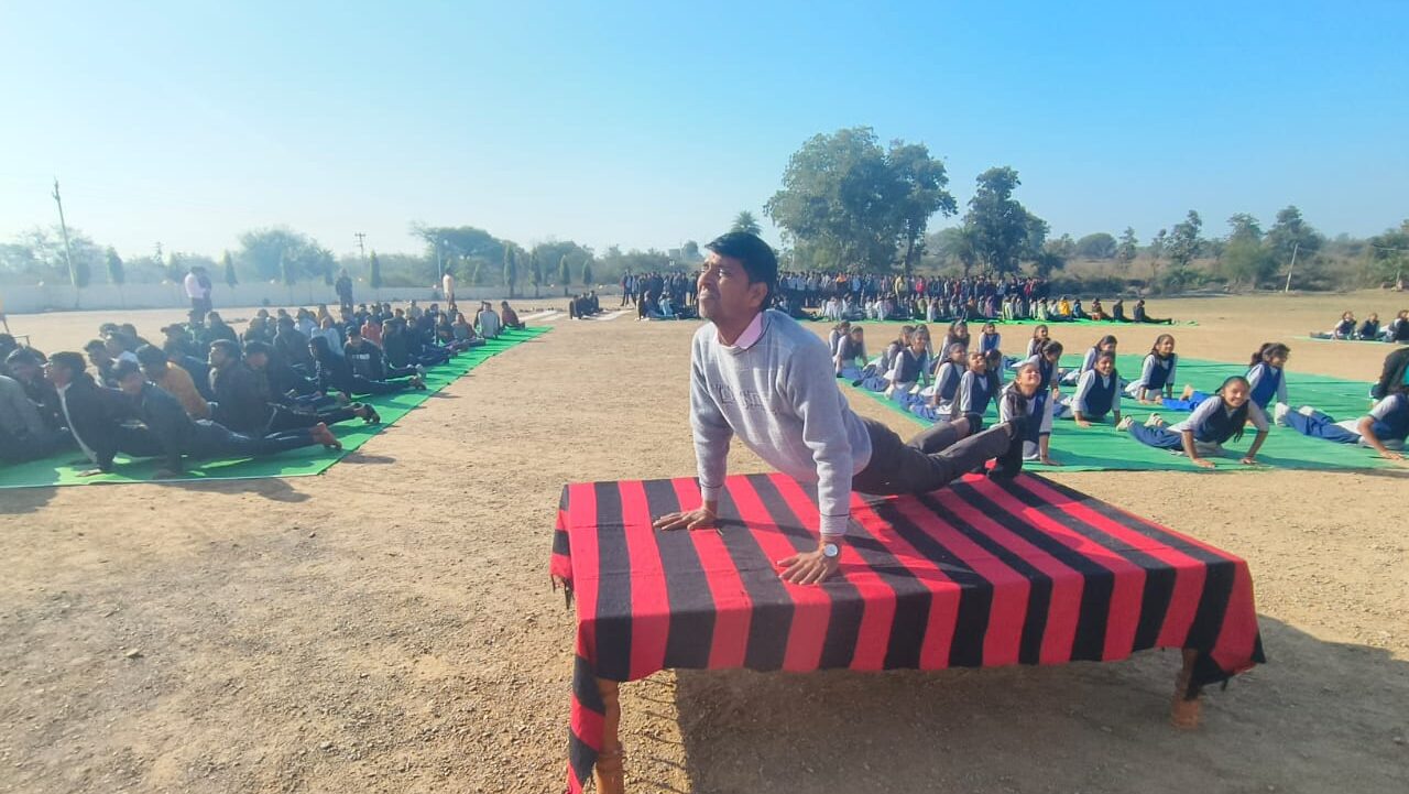 युवा दिवस के रूप में सूर्य नमस्कार कर मनाई गई स्वामी विवेकानंद जयंती