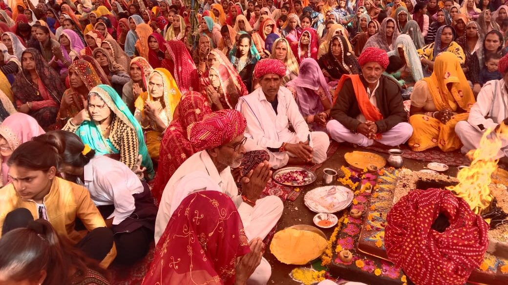 अथवा खुर्द में सात दिवसीय भागवत कथा का समापन के दौरान हवन पूजा अर्चना व विशाल भंडारा