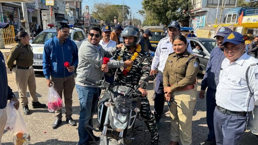 पुलिस अधीक्षक नीमच के निर्देशन में सड़क सुरक्षा पखवाड़ा एवं यातायात सप्ताह विशेष जागरूकता अभियान चलाया जा रहा है