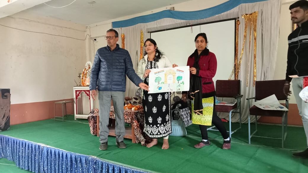 स्वच्छता सप्ताह के तहत सृजन सेवा संस्था द्वारा आदर्श बाल विद्या मंदिर सीनियर सेकेंडरी स्कूल में स्वच्छता ड्राइंग प्रतियोगिता रखी गई