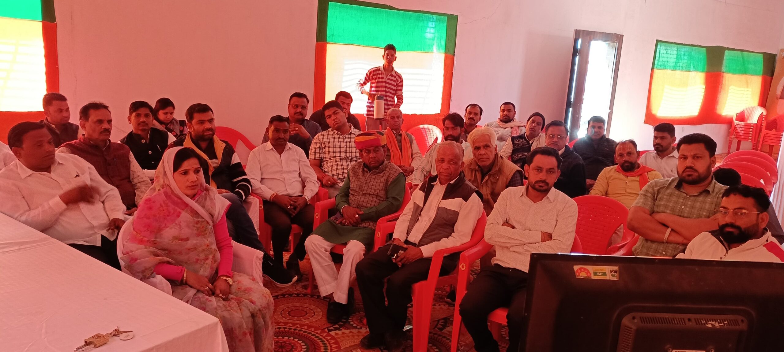 भाजपा कार्यालय पर जिला एवं नगर के पदाधिकारीयो ने प्रधानमंत्री मोदी के मन की बात के 109वें कार्यक्रम को सुना
