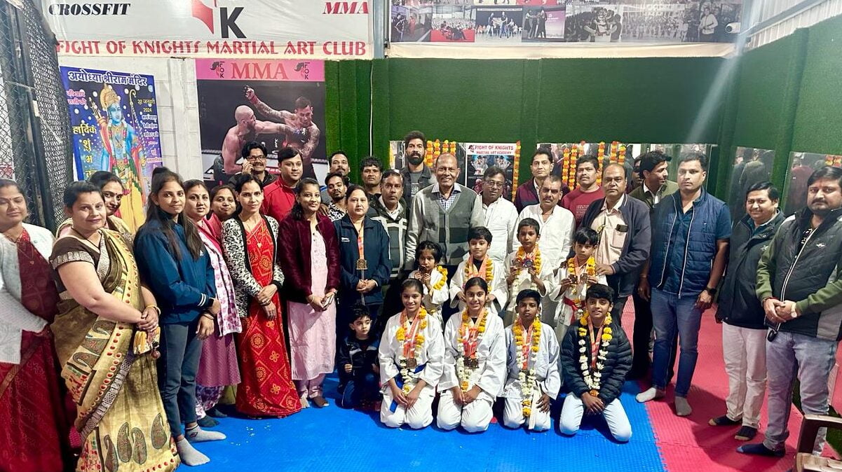 मेवाड़ कराते चैंपियंस लीग मे fok मार्शल आर्ट अकैडमी नीमच के खिलाड़ियों ने 15 गोल्ड 6 सिल्वर और 9 ब्रॉन्ज जीत कर दिखायाअपना दम
