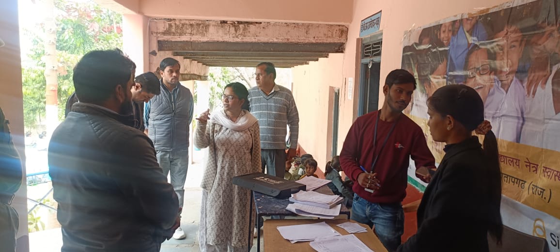 नगर परिषद द्वारा राज्य सरकार के निर्देशानुसार आज थोक व्यापारियों व अन्य से प्लास्टिक कैरी बैग की जप्तिकरण की कार्यवाही की गई