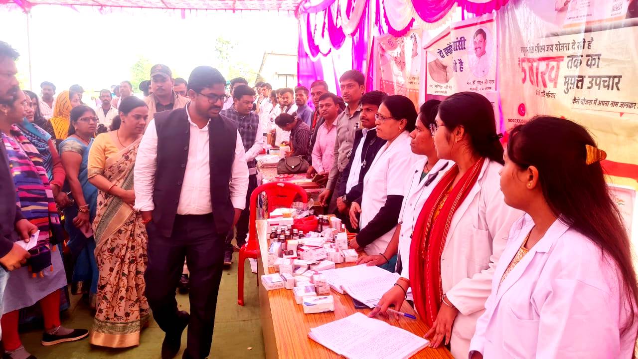 विकसित भारत संकल्प यात्रा के दौरान प्रदेश में आयुष्मान कार्ड बनाने में खंडवा प्रथम